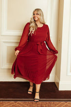 Load image into Gallery viewer, Simple And Pleated Dress in Rust