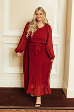 Load image into Gallery viewer, Simple And Pleated Dress in Rust