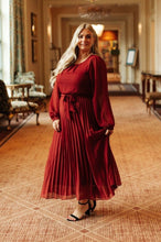 Load image into Gallery viewer, Simple And Pleated Dress in Rust