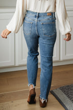 Load image into Gallery viewer, Midrise Destructed Hem Slim Fit