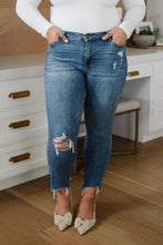 Load image into Gallery viewer, Midrise Destructed Hem Slim Fit