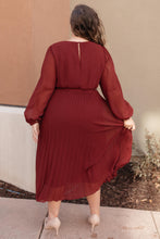 Load image into Gallery viewer, Simple And Pleated Dress in Rust