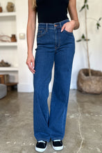 Load image into Gallery viewer, Judy Blue Full Size High Rise Straight Jeans