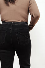 Load image into Gallery viewer, High Waist Mom Fit Jeans In Black